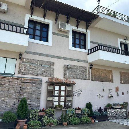 Bed & Breakfast Local Living Edi Berat Exterior photo