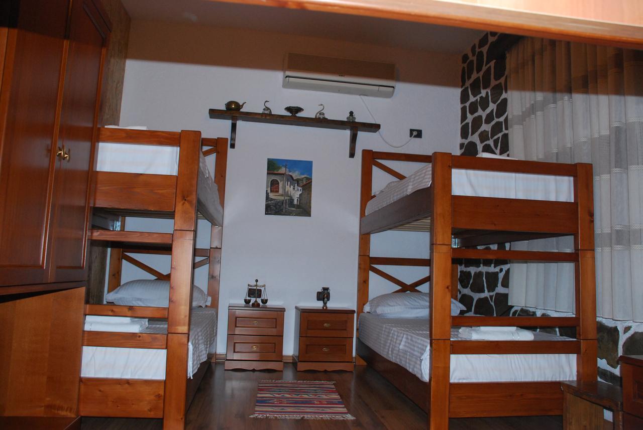 Bed & Breakfast Local Living Edi Berat Exterior photo