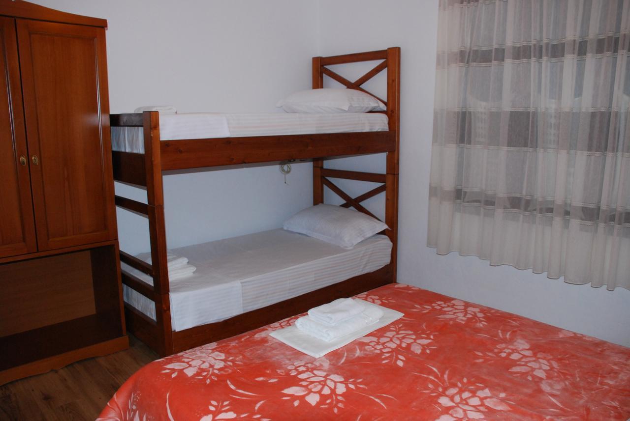 Bed & Breakfast Local Living Edi Berat Exterior photo