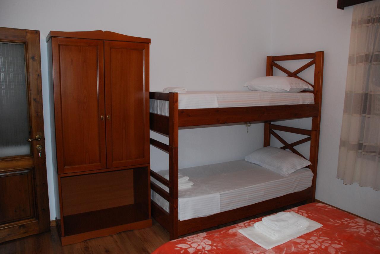Bed & Breakfast Local Living Edi Berat Exterior photo