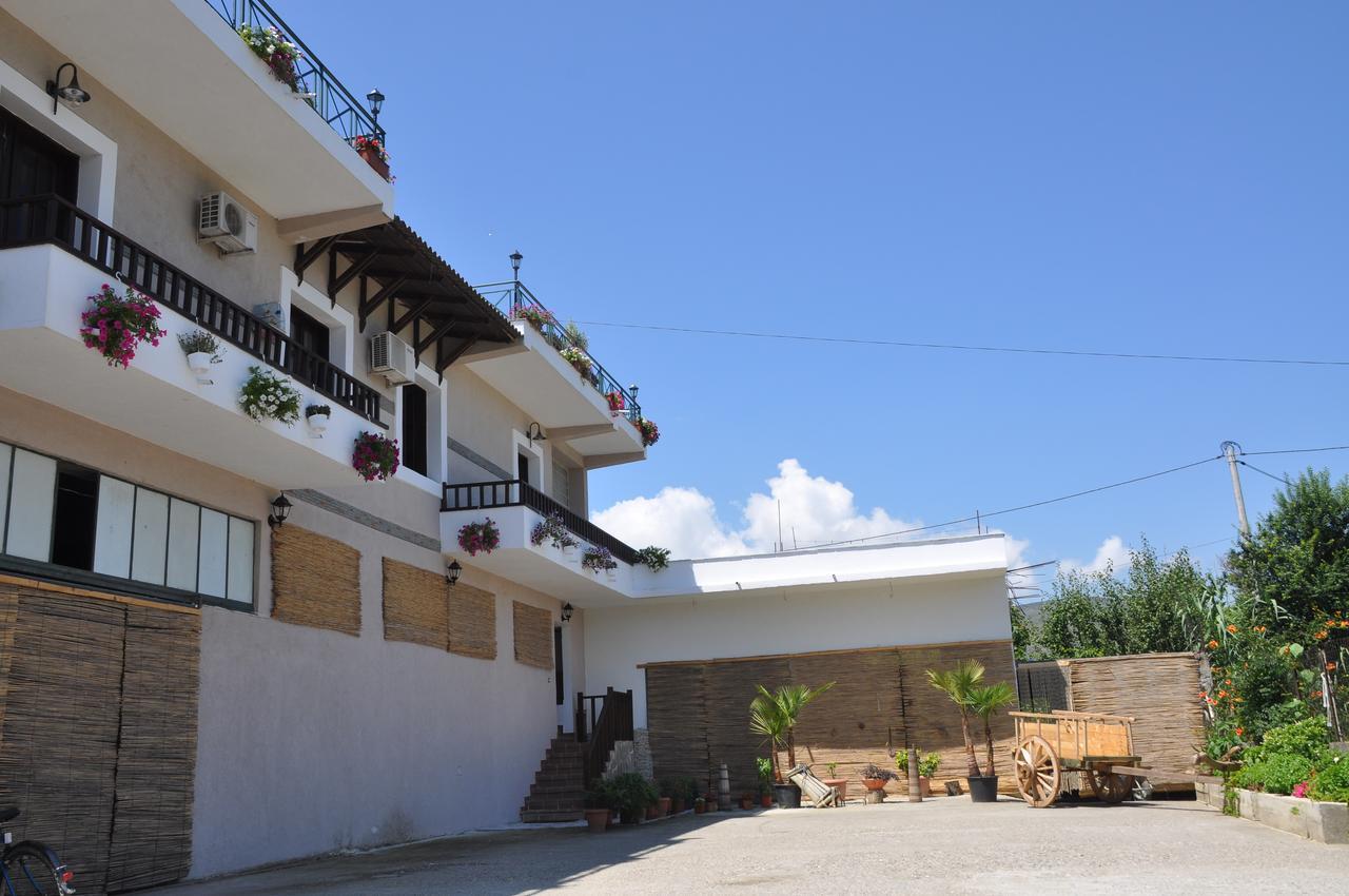 Bed & Breakfast Local Living Edi Berat Exterior photo
