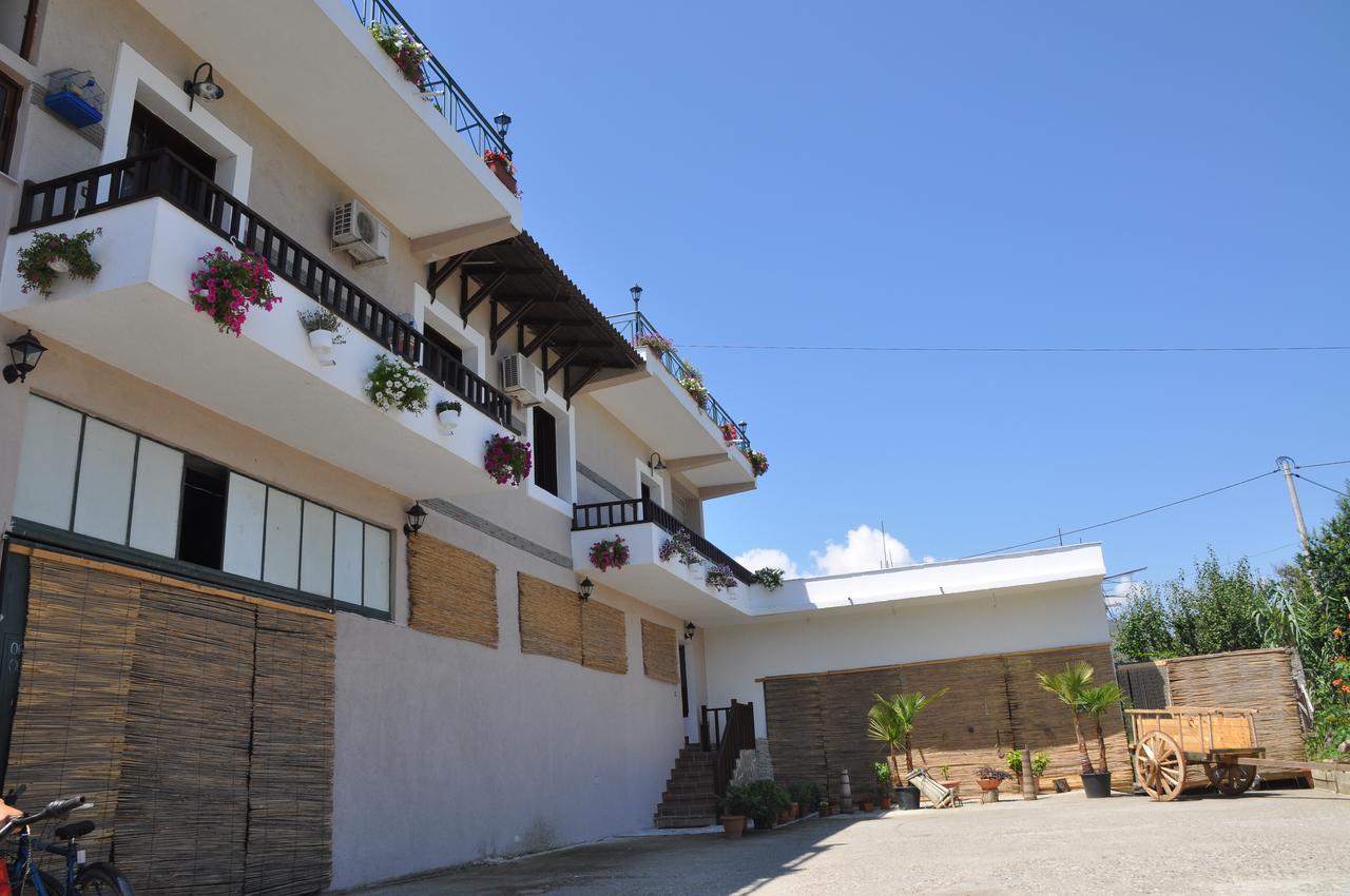 Bed & Breakfast Local Living Edi Berat Exterior photo