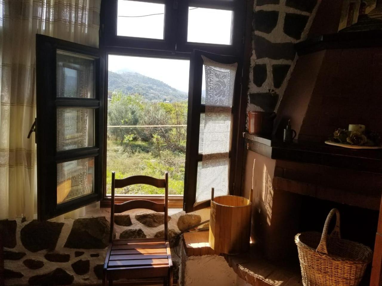 Bed & Breakfast Local Living Edi Berat Exterior photo